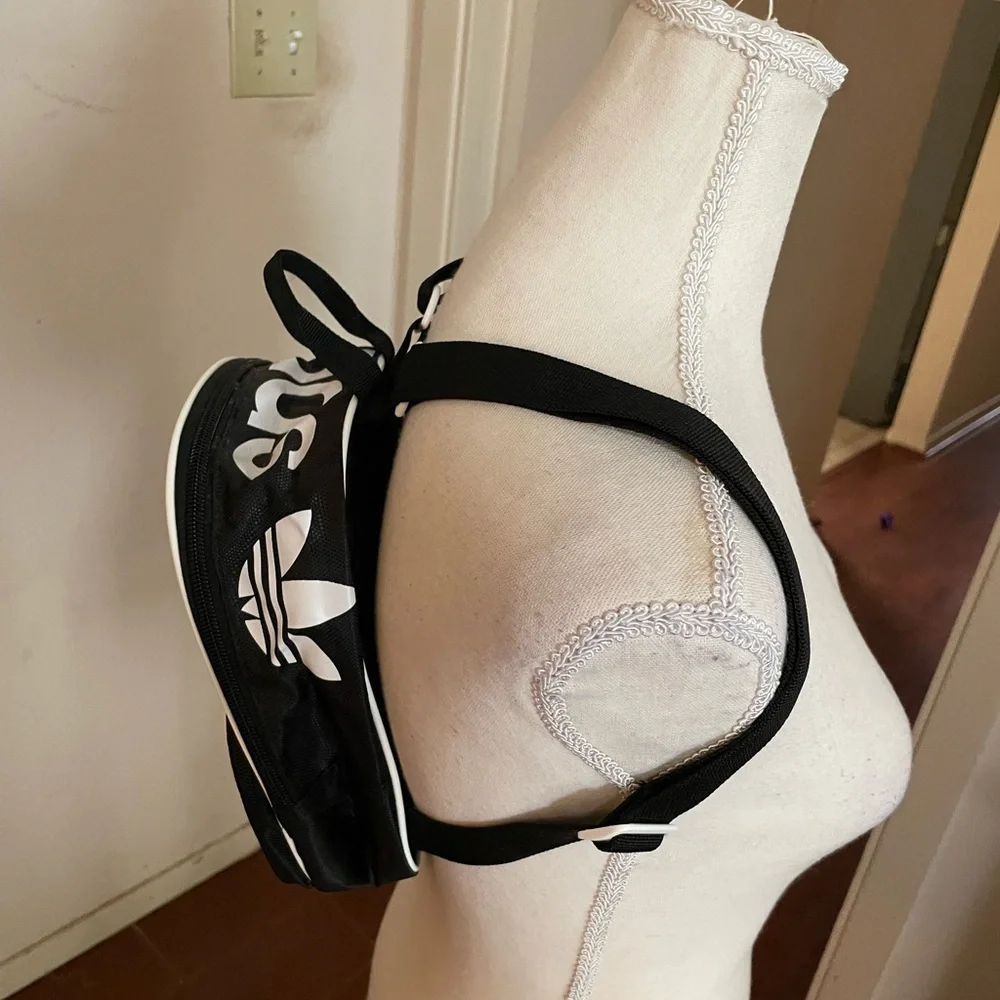 RESERVED 🚨Adidas ORIGINALS SANTIAGO MINI BACKPACK small black white pocket - Picture 10 of 16